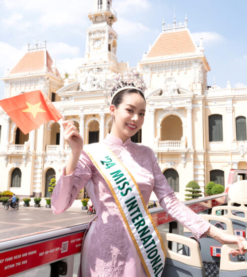 Thanh Thủy trên đường phố TP HCM sáng 18/11.