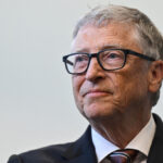 Tỷ phú Bill Gates tại London (Anh) hôm 15/2. Ảnh: Reuters