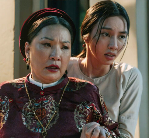 Diễn viên Hồng Đào - vai bà Bích, và Thùy Tiên - vai Phượng. Ảnh: Thanh Huyền