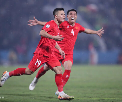 Quang Hải (số 19) mừng bàn trong trận Việt Nam hạ Indonesia 1-0 tại bảng B, ASEAN Cup trên sân Việt Trì, tỉnh Phú Thọ tối 15/12/2024. Ảnh: Lâm Thỏa