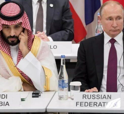 Thái tử Arab Saudi Mohammed bin Salman và Tổng thống Nga Vladimir Putin. Ảnh: AFP