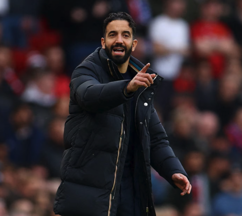 Amorim chỉ đạo Man Utd trong trận gặp Everton tại Ngoại hạng Anh vào ngày 1/12. Ảnh: Reuters