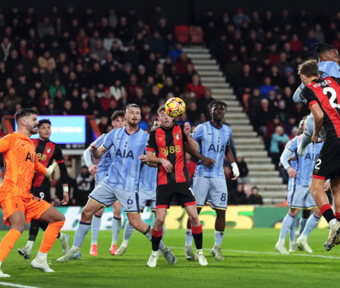 Huijsen ghi bàn, mang về chiến thắng cho Bournemouth trước Tottenham vào tối 5/12. Ảnh: PA