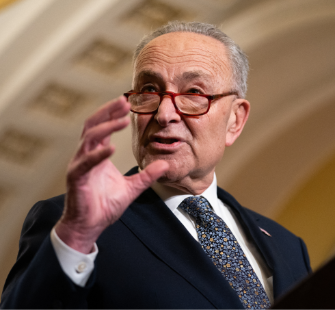 Thượng nghị sĩ Chuck Schumer phát biểu trong họp báo ngày 14/11 ở Washington, Mỹ. Ảnh: AFP