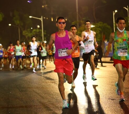 Kento Kabashima trên đường chạy VnExpress Marathon Hải Phòng sáng 15/12. Ảnh: VnExpress Marathon Hải Phòng