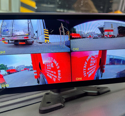 Xe tải được lắp camera quan sát được 4 điểm mù ở hai bên thân và đầu đuôi xe trong đợt vận động của CSGT TP HCM. Ảnh: Minh Vương