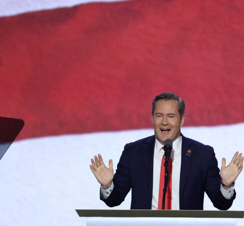 Mike Waltz, cố vấn an ninh quốc gia tương lai của ông Trump, phát biểu tại sự kiện của đảng Cộng hòa ở Milwaukee, Wisconsin hồi tháng 7. Ảnh: Reuters