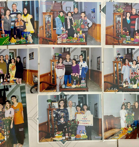 Những bức ảnh gia đình của Ninh Thị Phương Linh được chụp tại phòng khách gia đình suốt 28 năm. Ảnh: Nhân vật cung cấp