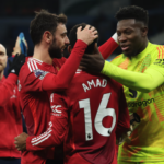 Amad Diallo, Bruno Fernandes và Andre Onana chia vui với nhau sau khi cùng Man Utd đánh bại Man City. Ảnh: Reuters