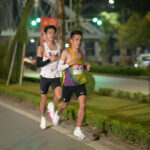 Lương Đức Phước so kè Lê Văn Thao ở những km đầu. Ảnh: VM